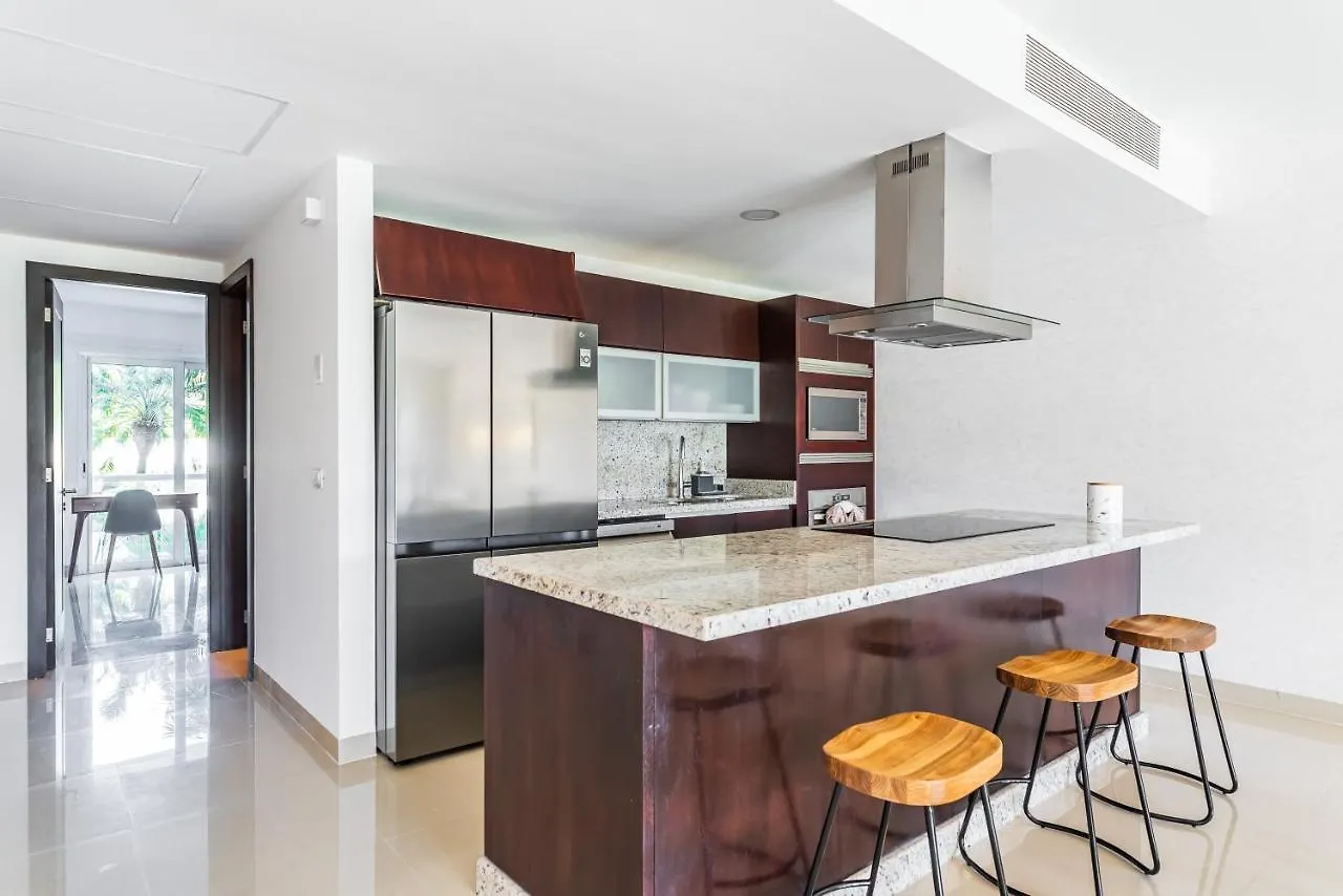 Casa Aruba 403N Apts プレヤデルカーメン