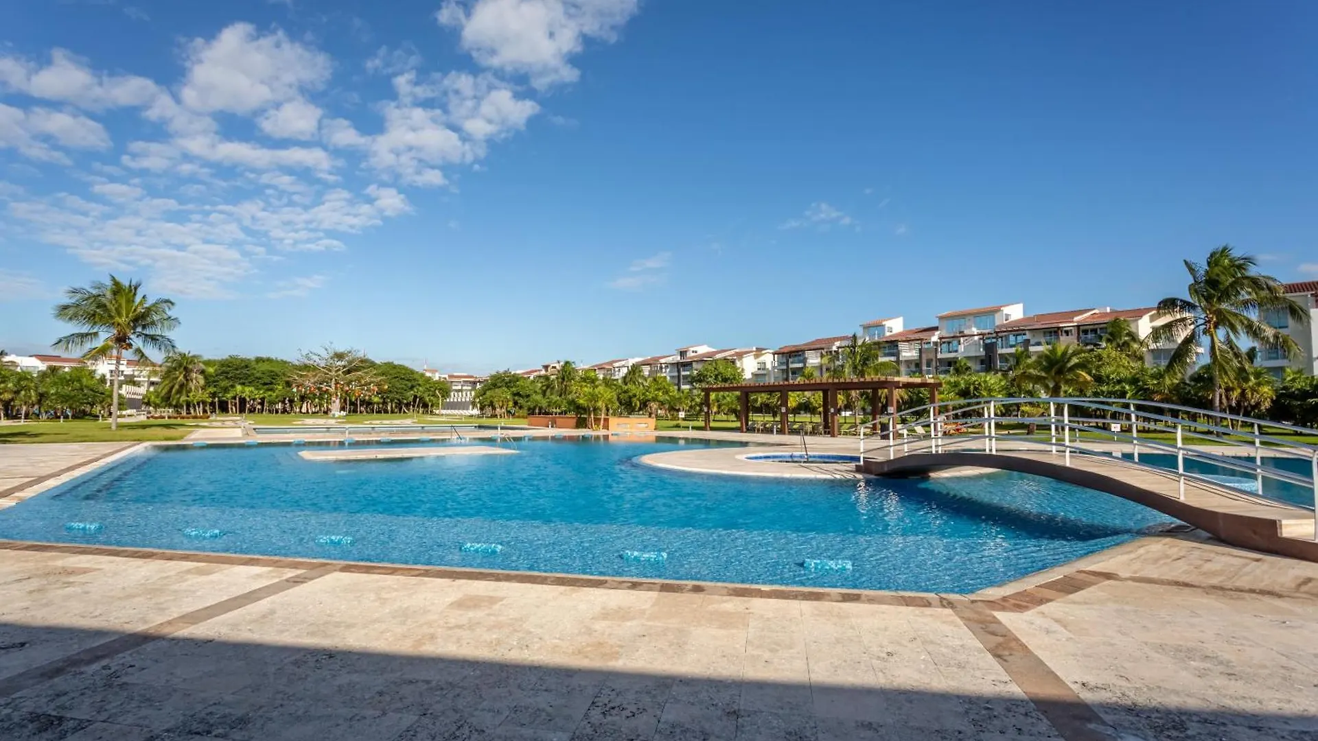 Casa Aruba 403N Apts プレヤデルカーメン